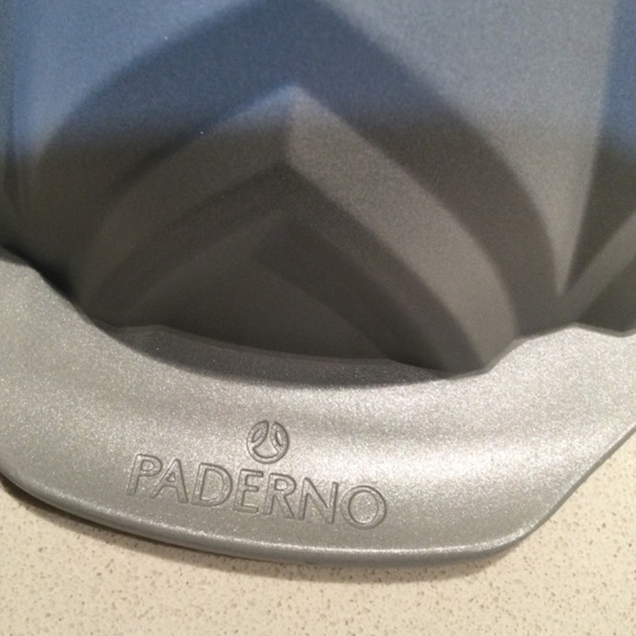 Paderno non stick fine edged arched cake pan - Picture 3 of 5
